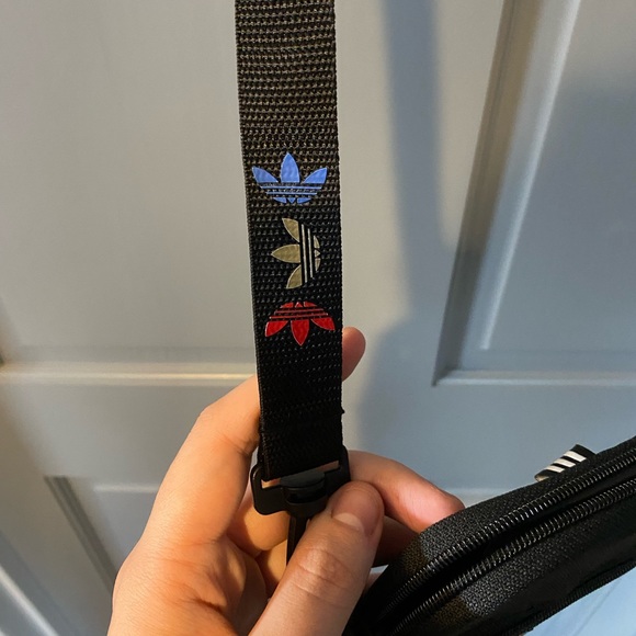 Adidas Unisex Crossbody Bag/Fanny Pack - Picture 5 of 6